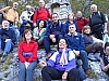 b_foto di gruppo al monumento agli alpini.jpg