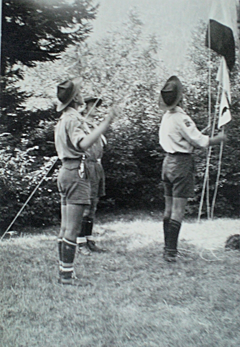 1956-lug-rip-smdrovere-pian-d'avena-campo-di-sq-castoro_5_alzabandiera.jpg