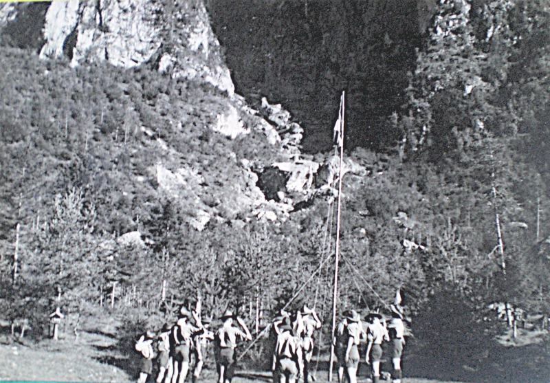 1957-rip-smdrovere-campo-arco-teso_taibon-1-alzabandiera.jpg