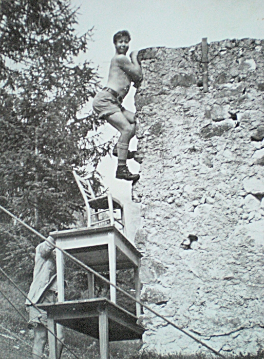 1958-rip-smdrovere-campo-sentiero-divide_valle-san-lucano_10_Gigi-al-muro.jpg