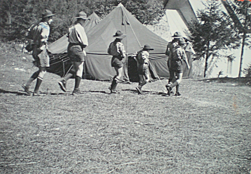 1958-rip-smdrovere-campo-sentiero-divide_valle-san-lucano_6_partenza-per-missione.jpg