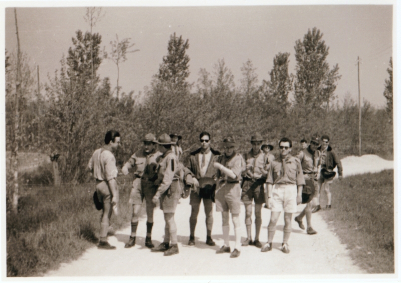 1959 san giorgio in villa margherita- AiutoCapi e Rovers del Clan in servizio-secondo da sx GinoPiazza CClan-4°con occhiali GigiFranzin-6° BrunoBenvenuti.jpg