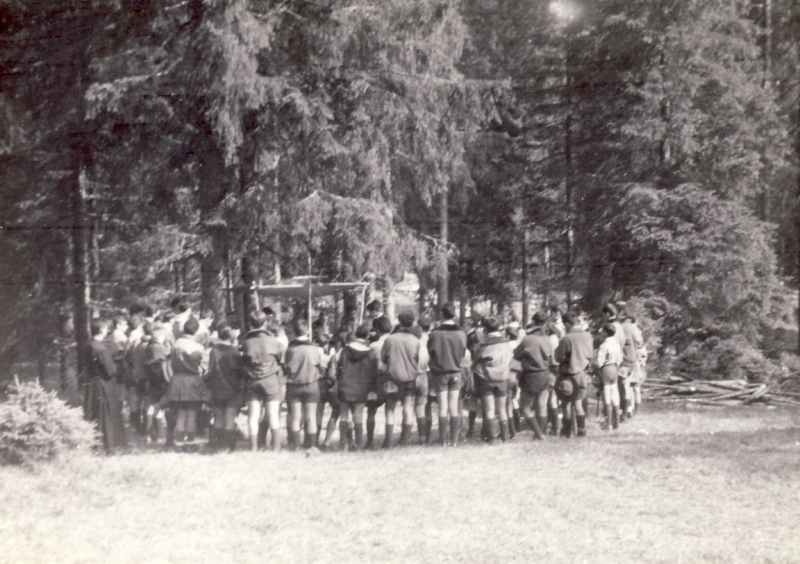 1963 Gares - Campo della sorgente- ripsPioX - santa messa.jpg