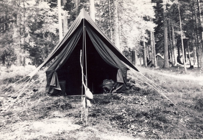 1963 Gares - Campo della sorgente- ripsPioXdon pio e tenda_1.jpg