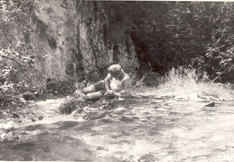 1963 Gares - Campo della sorgente- ripsPioXdon pio in meditazione.jpg