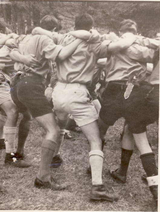 1963 Gares - Campo della sorgente- ripsPioXgiornata dei genitori-danza al cerchio.jpg