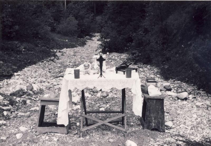 1966 campo alte cime - valgrande - rip sPioX -l'altare di don pio.jpg
