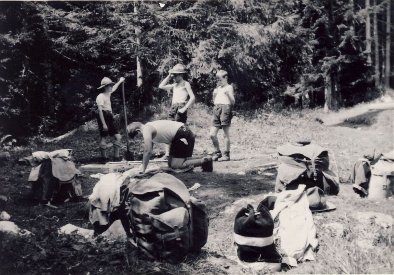 1968 rip s pioX-campo fuochi lontani -alberghi di collalto-squadriglia al lavoro.jpg