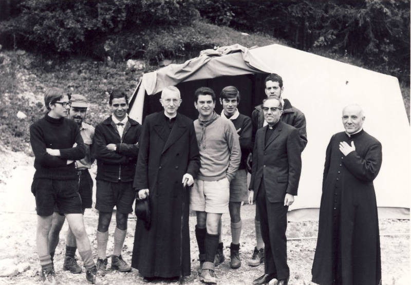 1968 rip s pioX-campo fuochi lontani -alberghi di collalto-visita vescovo mistrorigo_2.jpg