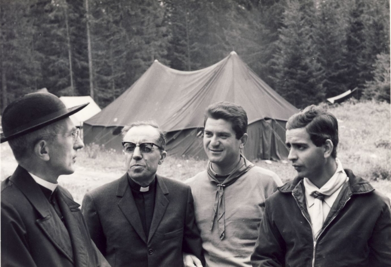 1968 rip s pioX-campo fuochi lontani -alberghi di collalto-visita vescovo mistrorigo_3.jpg