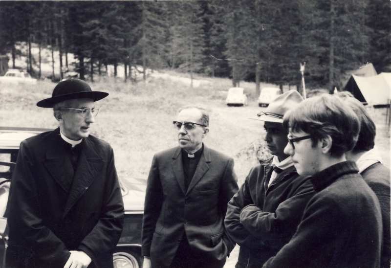 1968 rip s pioX-campo fuochi lontani -alberghi di collalto-visita vescovo mistrorigo_5.jpg
