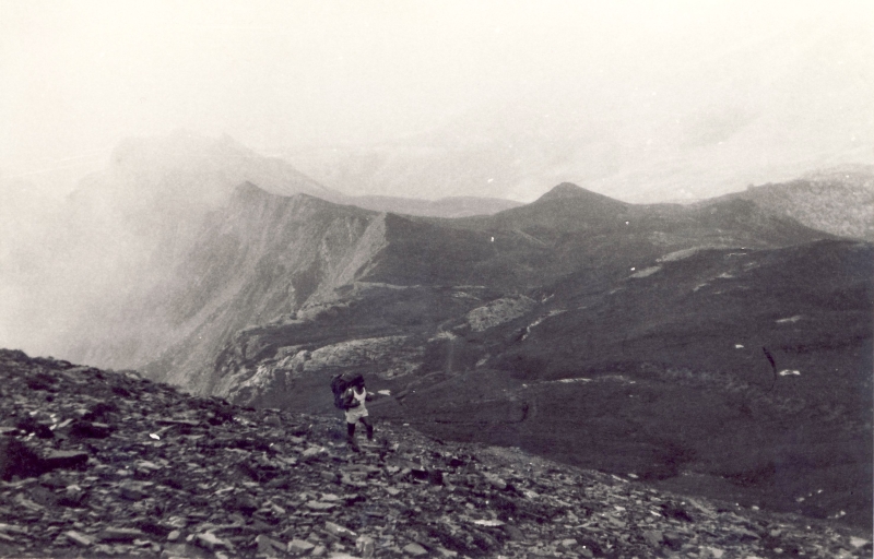 1975 campo mobile clan n_strada malga ciapela contrin fuchiade roccapietore - sul sentiero_2.jpg