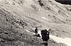 1975 campo mobile clan n_strada malga ciapela contrin fuchiade roccapietore - sul sentiero.jpg