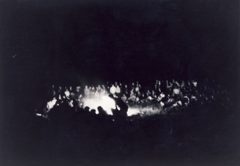1975 rip sPioX e MdRovere -campo chiaro mattino - forni avoltri - fuoco di bivacco.jpg