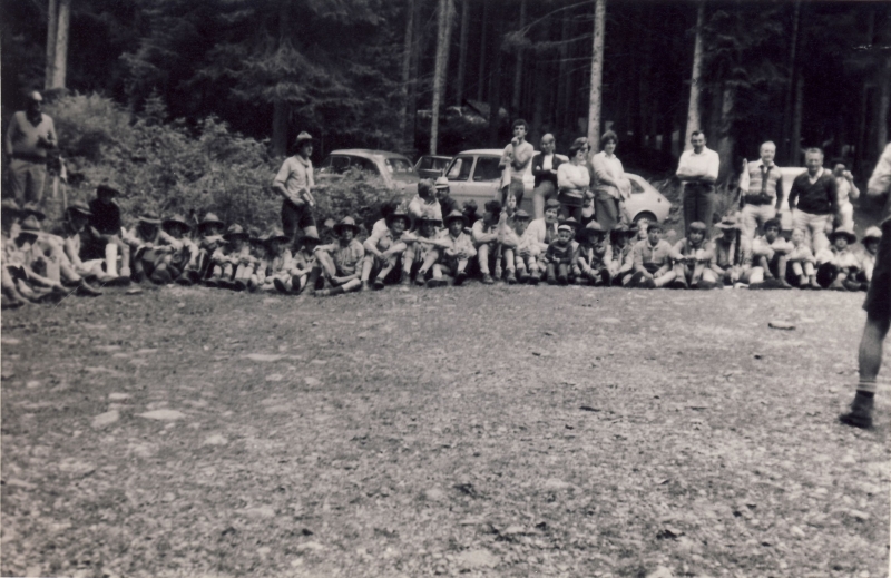 1975 rip sPioX e MdRovere -campo chiaro mattino - forni avoltri - rip s piox giornata dei genitori cerchio giochi_3.jpg