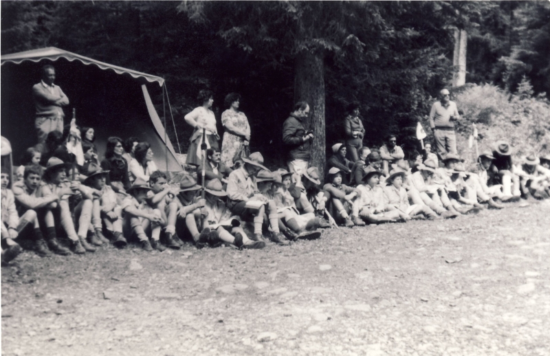 1975 rip sPioX e MdRovere -campo chiaro mattino - forni avoltri - rip s piox giornata dei genitori cerchio giochi_4.jpg