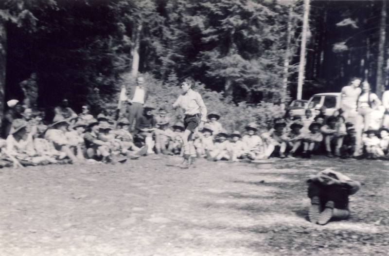 1975 rip sPioX e MdRovere -campo chiaro mattino - forni avoltri - rip s piox giornata dei genitori cerchio giochi_5.jpg