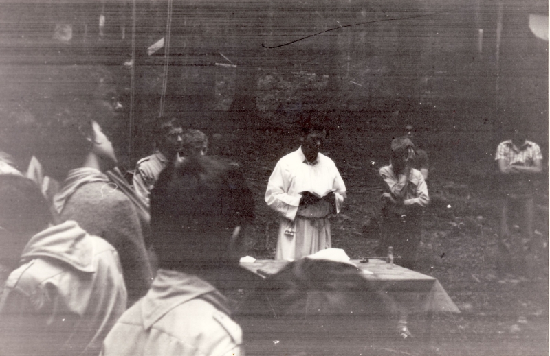 1975 rip sPioX e MdRovere -campo chiaro mattino - forni avoltri - rip s piox santa messa_1.jpg