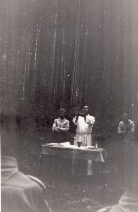 1975 rip sPioX e MdRovere -campo chiaro mattino - forni avoltri - rip s piox santa messa_4.jpg