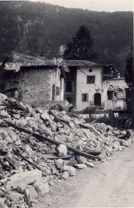 1976 clan nuova strada - sPioX - Vito d'asio - campo di servizio - vitodasio15-crolli_1.jpg