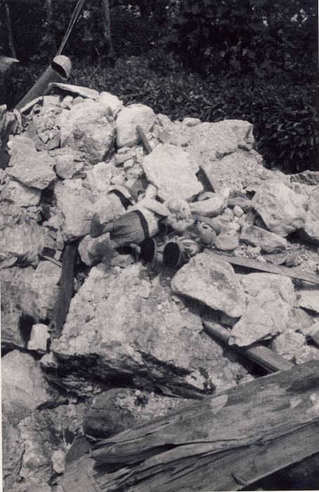 1976 clan nuova strada - sPioX - Vito d'asio - campo di servizio - vitodasio15-crolli_4.jpg