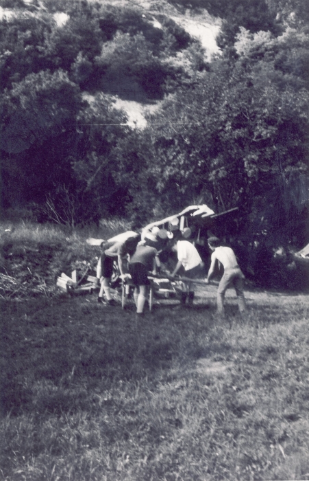 1976 clan nuova strada - sPioX - Vito d'asio - campo di servizio - vitodasio24-al lavoro.jpg