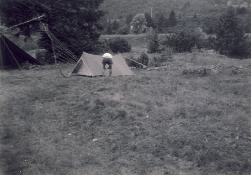 1977 Rip sPioX - campo dei 12 fuochi - Claut - entrata di sq.jpg