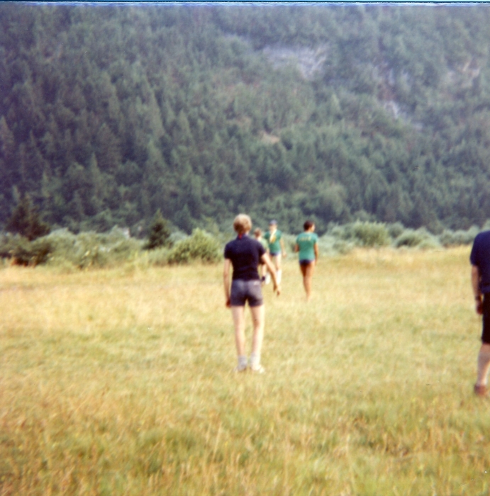 1977 Rip sPioX - campo dei 12 fuochi - Claut - gioco.jpg