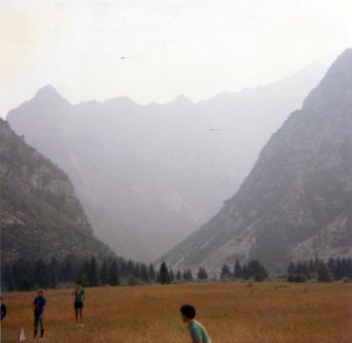 1977 Rip sPioX - campo dei 12 fuochi - Claut - gioco_2.jpg