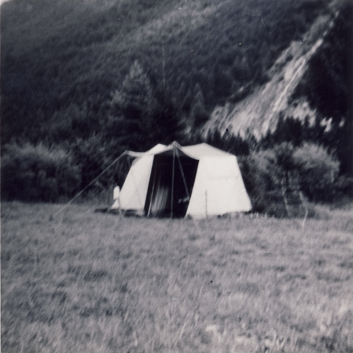 1977 Rip sPioX - campo dei 12 fuochi - Claut - la qg o tenda capi.jpg