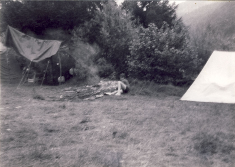 1977 Rip sPioX - campo dei 12 fuochi - Claut -cucina di sq.jpg