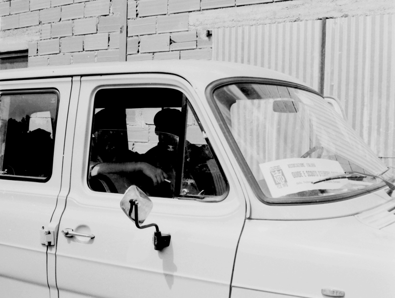 1978c campo mobile internaz FSE - Lourdes - il pulmino dello staff capi.jpg