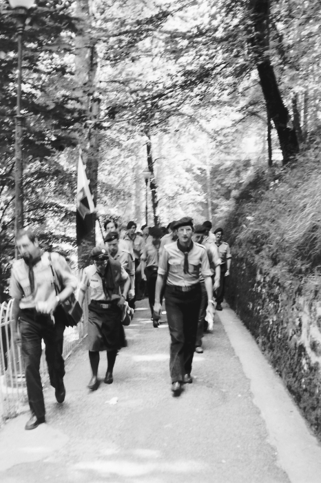 1978g campo mobile internaz FSE - Lourdes - verso la santa Messa alla bergerie.jpg