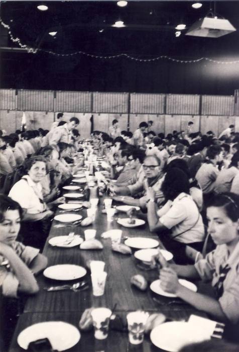 1978i campo mobile internaz FSE - Lourdes - la mensa a Lourdes1.jpg