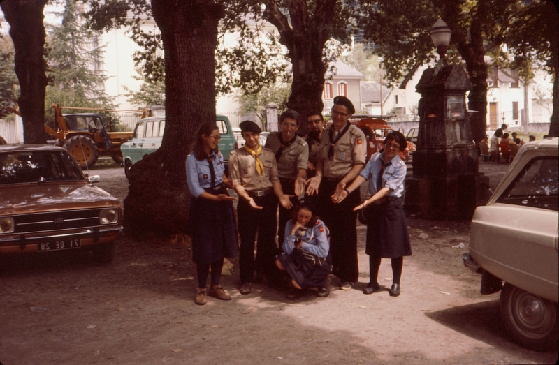 1978l campo mobile internaz FSE - Lourdes - momenti di relax dello staff capi-2.jpg