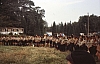 1978gf campo mobile internaz FSE - Lourdes - alzabandiera del contingente italiano-3.jpg