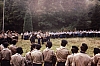1978gf campo mobile internaz FSE - Lourdes - alzabandiera del contingente italiano-4.jpg