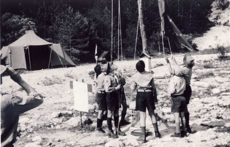 1978 Rip sPioX - campo del nuovo sentiero - Clauzetto Vito d'Asio - l alzabandiera_1.jpg