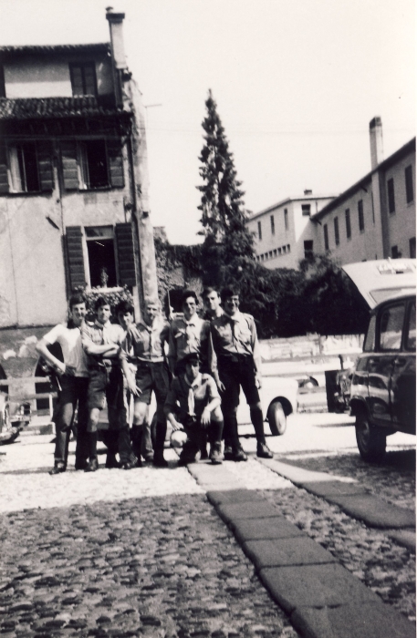 1978 Rip sPioX - campo del nuovo sentiero - Clauzetto Vito d'Asio - visita al paese.jpg