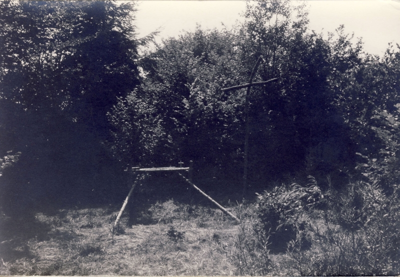 1979b rip spioX - campo delle fresche sorgenti - Borsoi d'Alpago 04 - L'altare.jpg