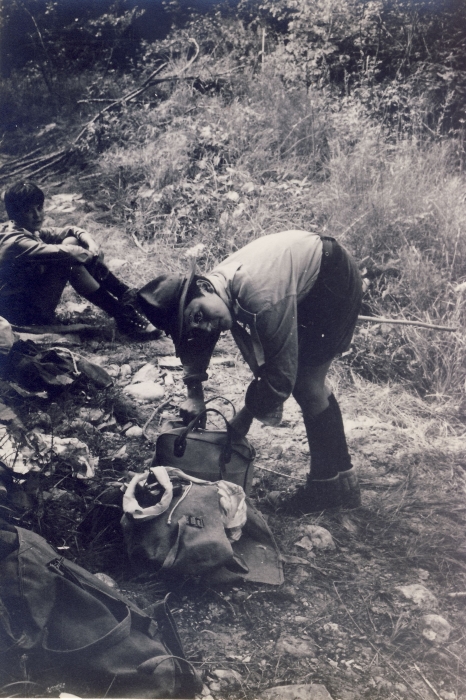 1979d rip spioX - campo delle fresche sorgenti - Borsoi d'Alpago 13 - sosta in uscita di sq.jpg