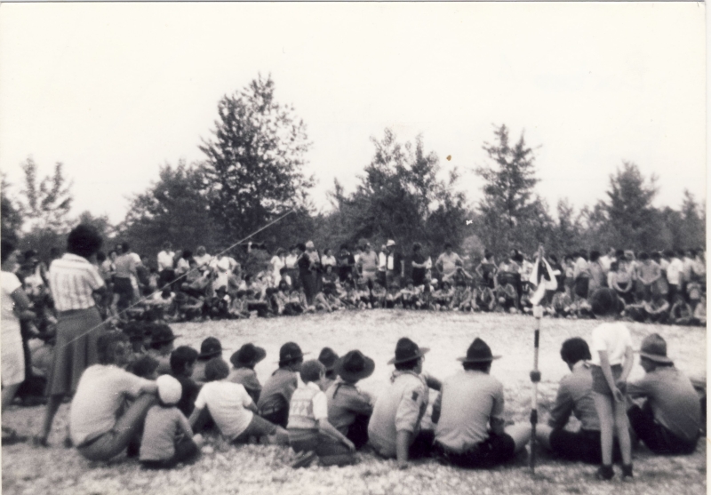 1981 Gruppo TV2 -Festa genitori al Piave - cerchio pomeridiano.jpg