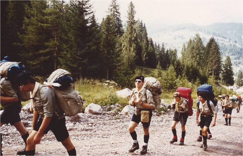 1981 Clan nuova strada - sPioX - campo mobile Falcade-val del Mis 1- partenza da Falcade verso il Focobon.jpg