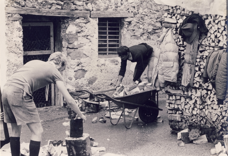 1981 Clan nuova strada - sPioX - campo mobile Falcade-val del Mis 5- buona azione a sagron del mis.jpg