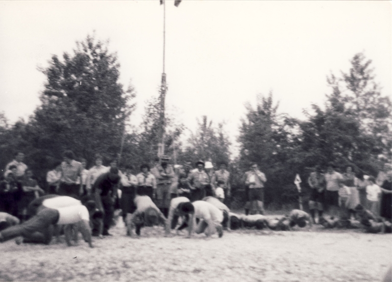 1982 Gruppo TV2 -Festa genitori al Piave - cerchio finale_1.jpg