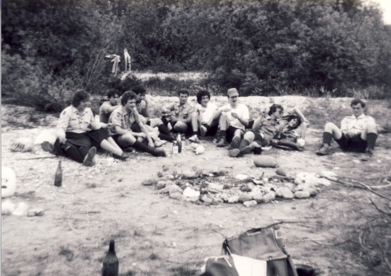 1982 Gruppo TV2 -Festa genitori al Piave - pranzo capi e rover_1.jpg