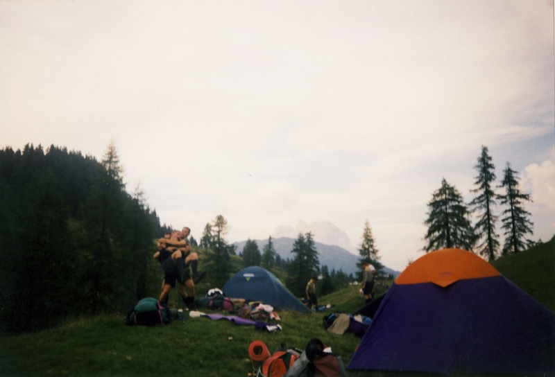 1998 Clan nuova strada sPioX-TV2°- campo mobile Pelmo-Civetta - attendamento_2.jpg