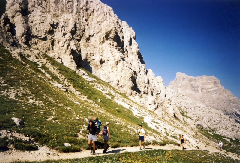 1998 Clan nuova strada sPioX-TV2°- campo mobile Pelmo-Civetta - in marcia_3.jpg