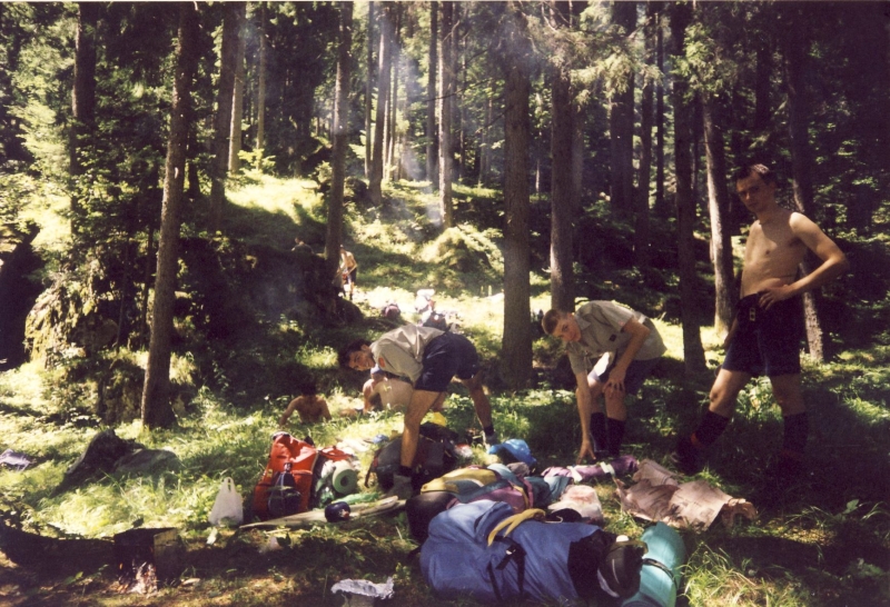 1998 Clan nuova strada sPioX-TV2°- campo mobile Pelmo-Civetta - sosta pranzo.jpg