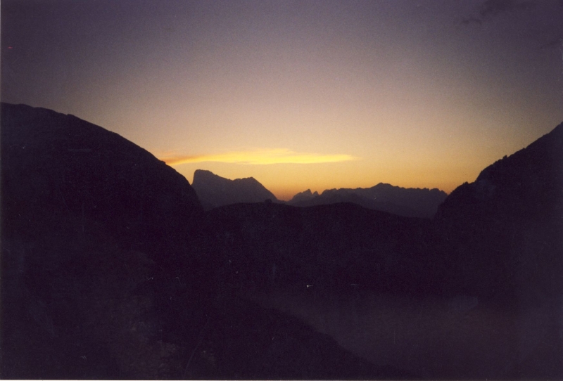 1998 Clan nuova strada sPioX-TV2°- campo mobile Pelmo-Civetta - tramonto.jpg